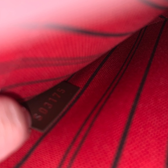 Authentic Louis Vuitton Wristlet/Pouch MM - Picture 4 of 5